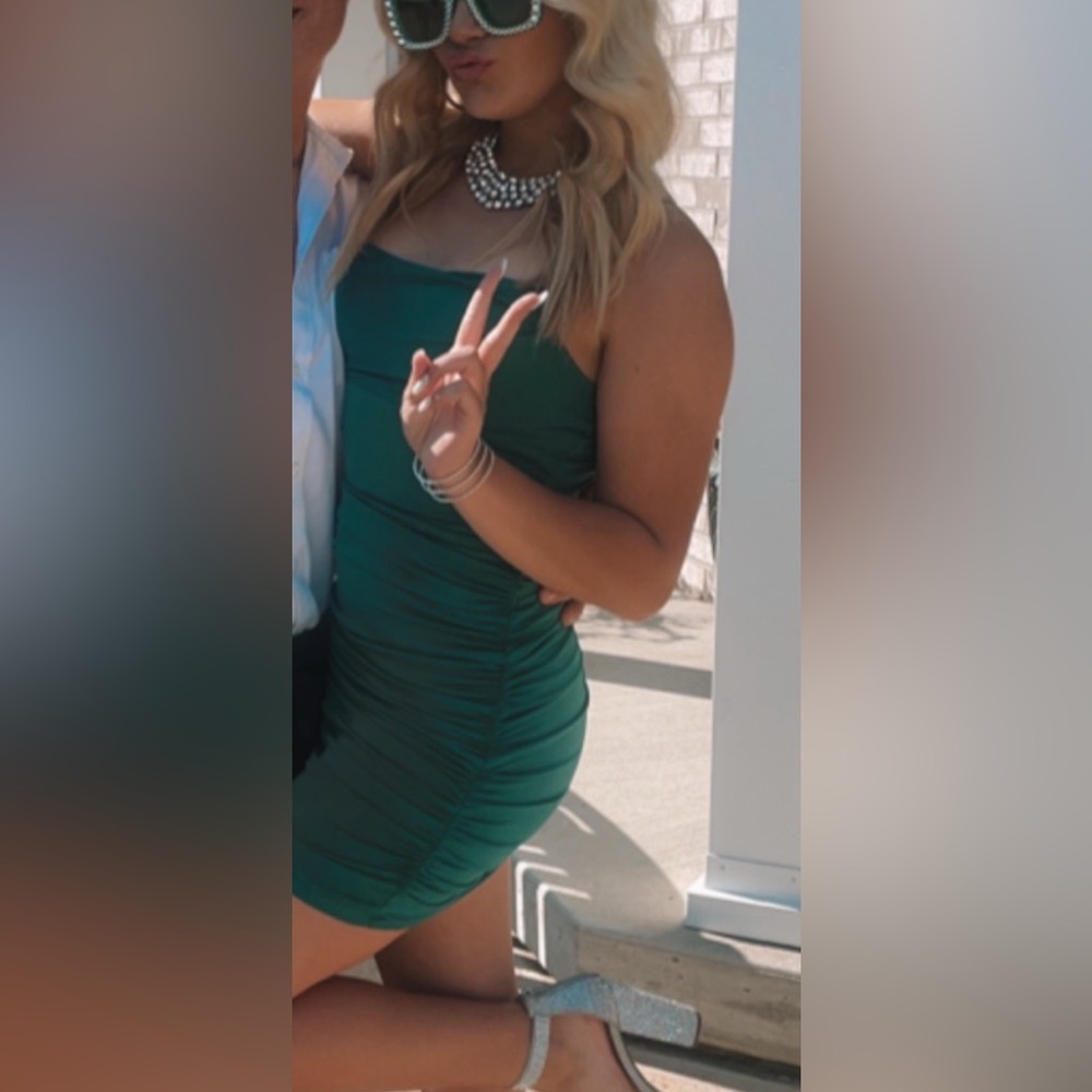 EUC size small Emerald Sundae green Mini Dress stretchy. Work once